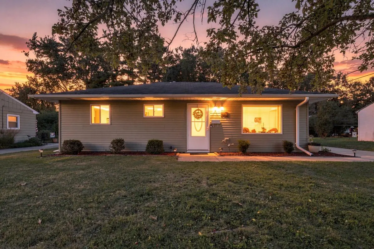 643 Madison AVENUE, West Bend, WI 53095 - #1