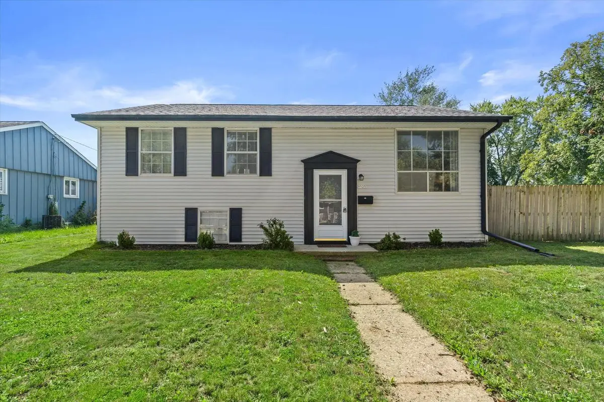 9525 Hulda DRIVE, Sturtevant, WI 53177 - #1