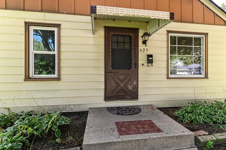 425 Maple AVENUE, Hartford, WI 53027 - #2