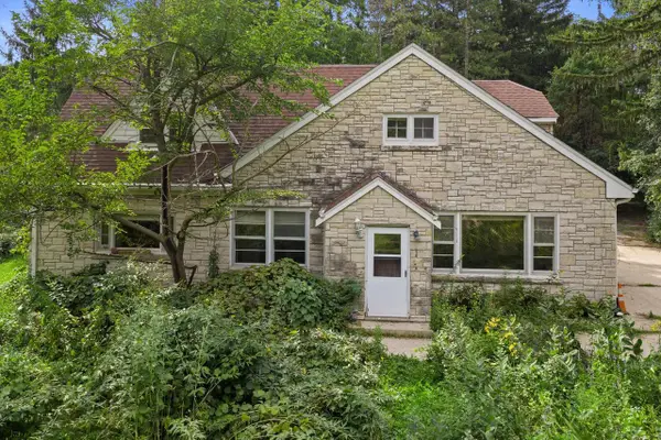 4995 S Small ROAD, New Berlin, WI 53151
