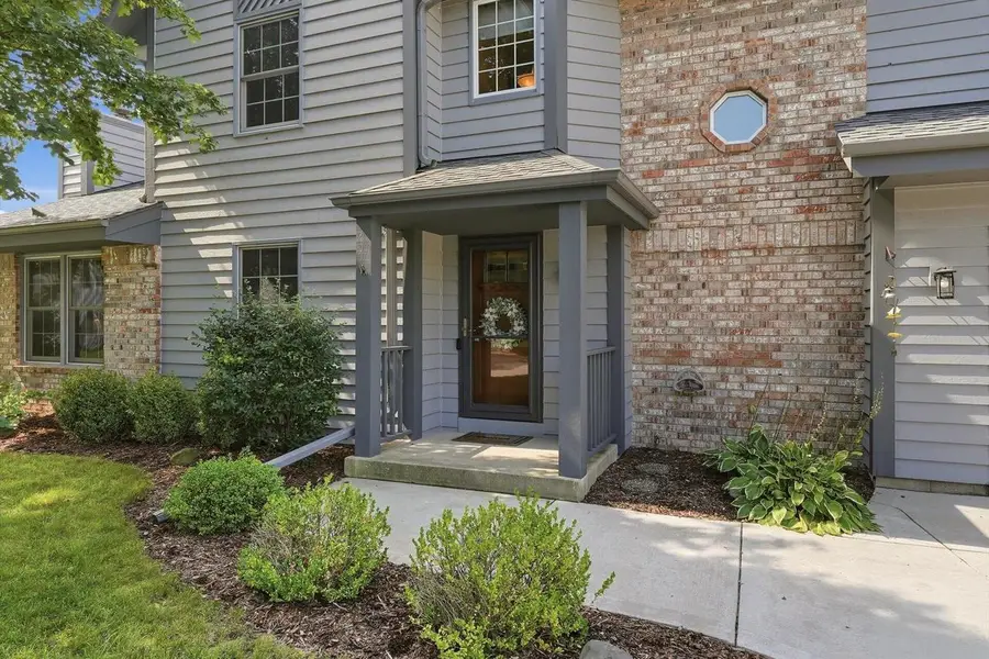 16205 W Mayflower DRIVE, New Berlin, WI 53151 - #2