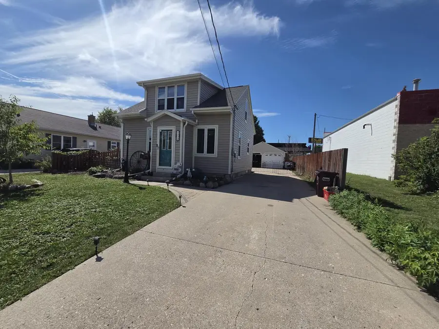 1226 S 32nd STREET, Manitowoc, WI 54220 - #3