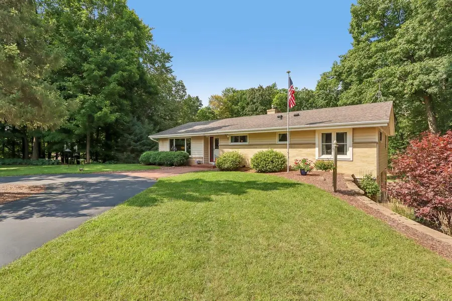 885 Tara Hill W, Hartford, WI 53027 - #2
