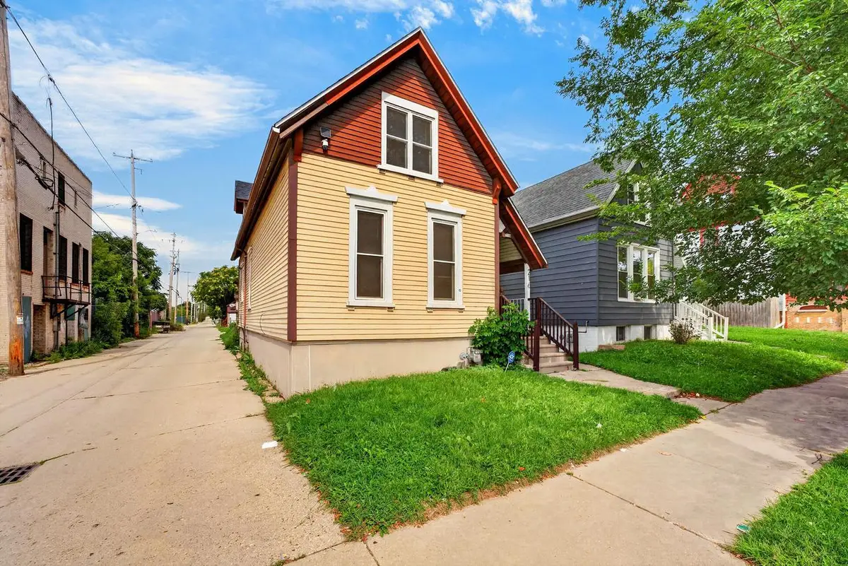 216 W Center STREET, Milwaukee, WI 53212 - #1