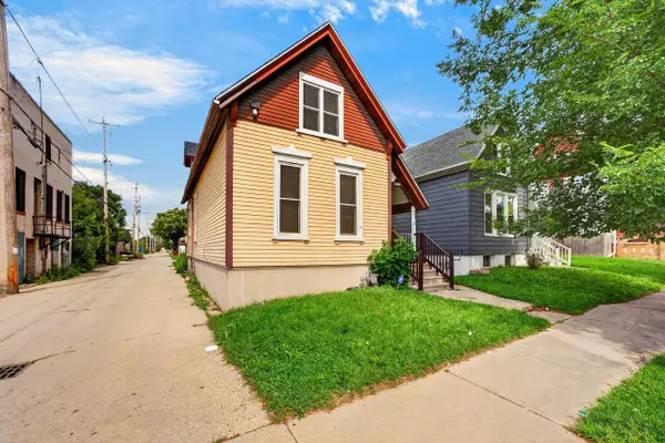 216 W Center STREET, Milwaukee, WI 53212