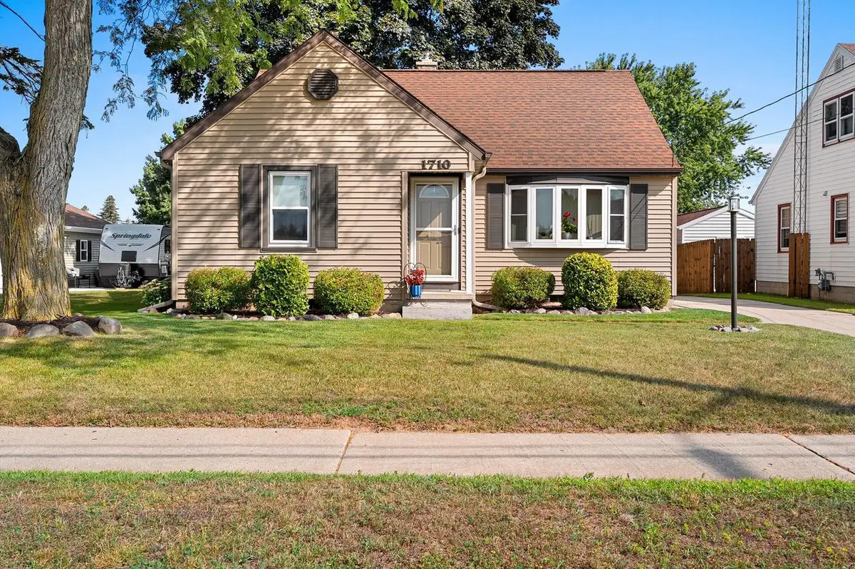 1710 Viebahn STREET, Manitowoc, WI 54220 - #1