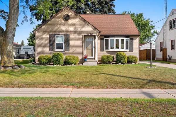 1710 Viebahn STREET, Manitowoc, WI 54220