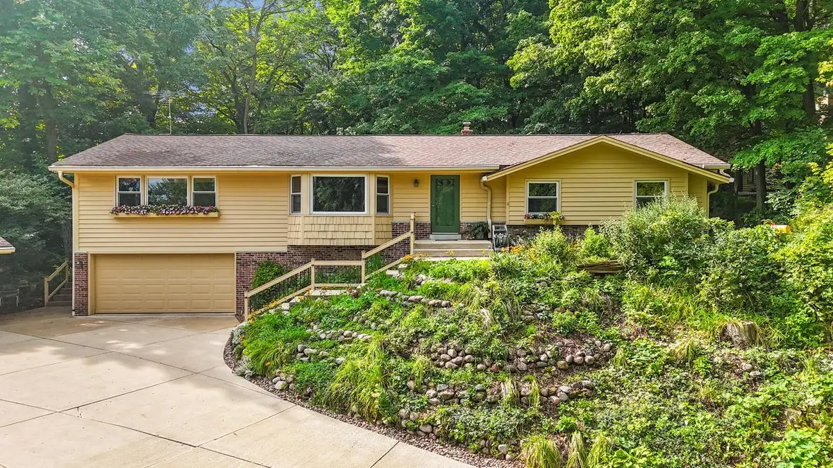 N31W22025 Shady LANE, Pewaukee, WI 53072 - #1