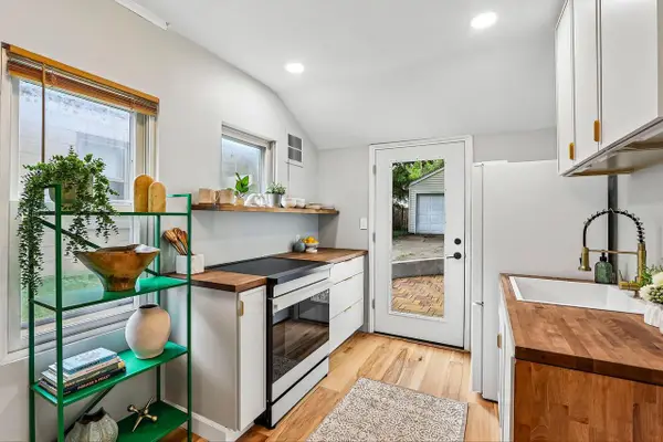 4605 N Sheffield AVENUE, Shorewood, WI 53211