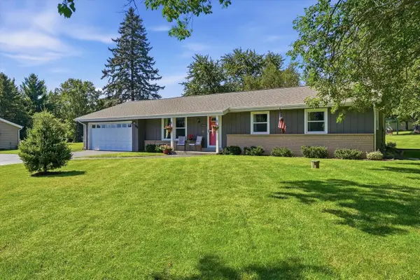W277S8935 Hilltop LANE, Mukwonago, WI 53149