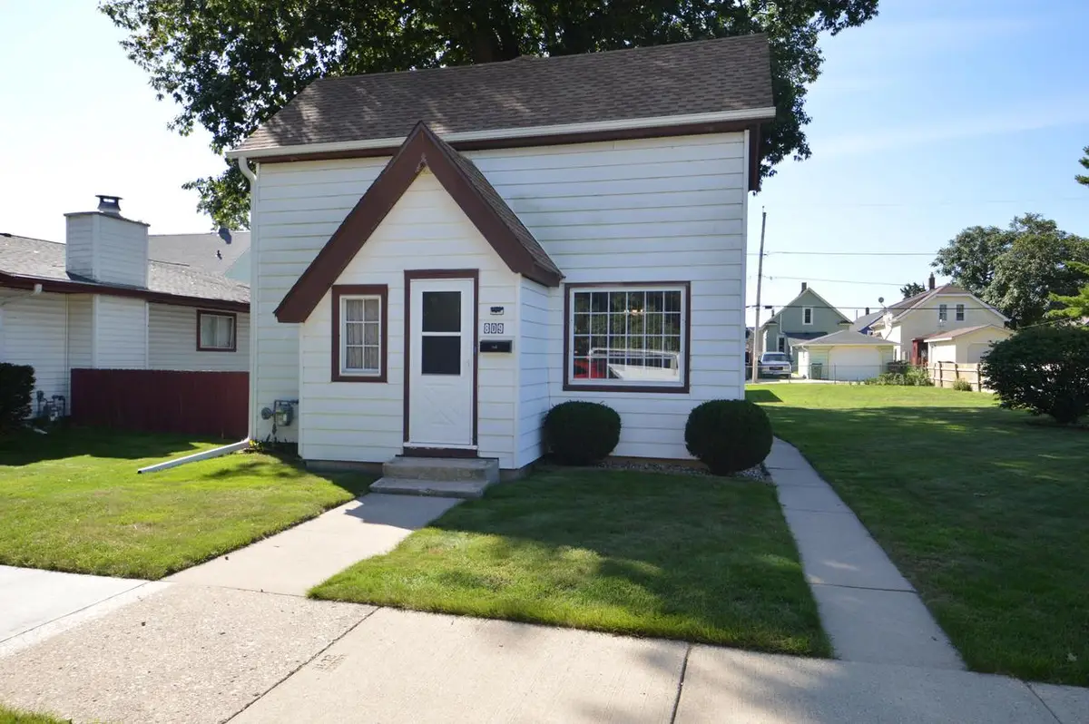 809 Manitoba AVENUE, South Milwaukee, WI 53172 - #1