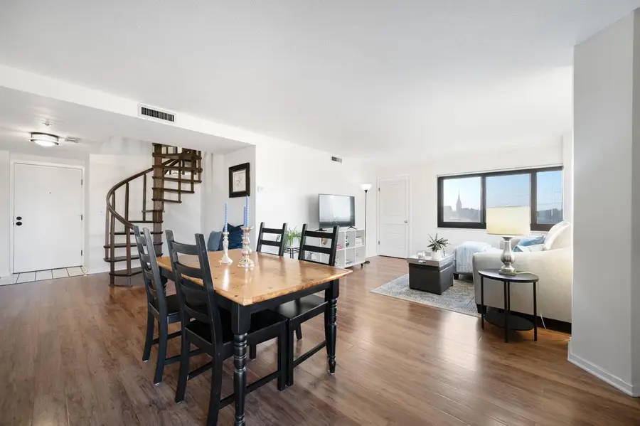 1633 N Prospect AVENUE #5D, Milwaukee, WI 53202 - #3