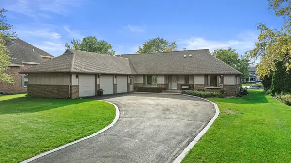 1905 Hickory LANE, Oshkosh, WI 54901