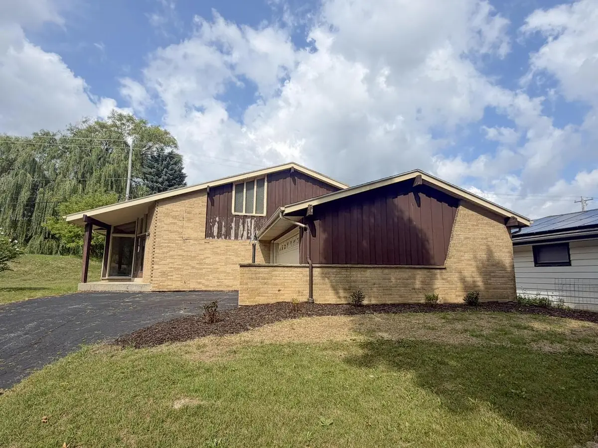 5435 S 15th PLACE, Milwaukee, WI 53221 - #1