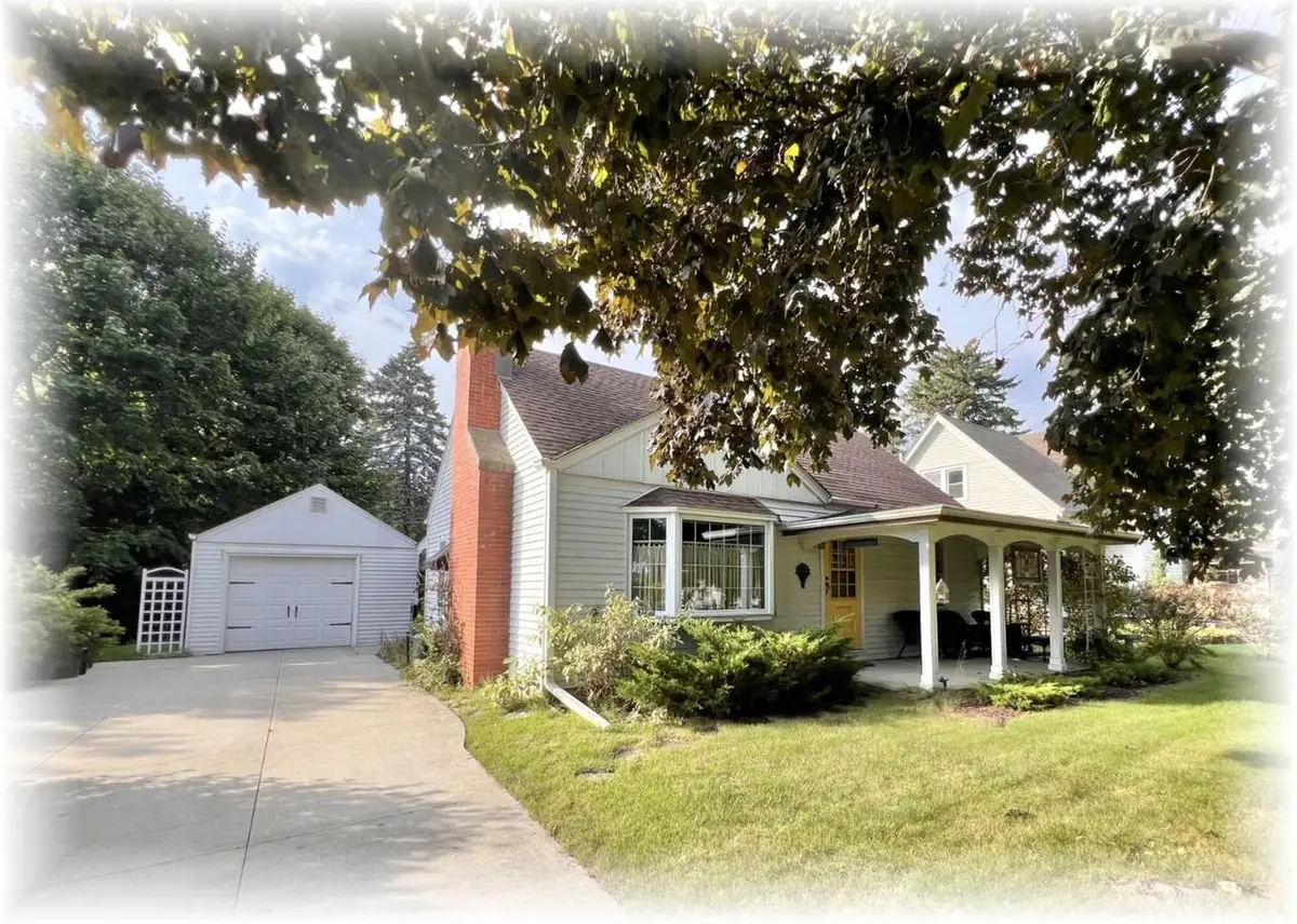 3424 N Elmwood DRIVE, Elmwood Park, WI 53405 - #1