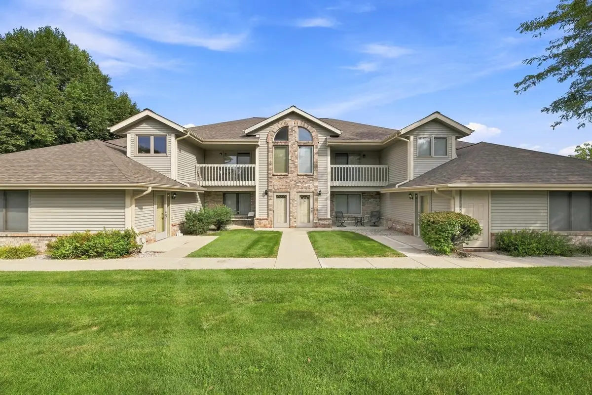 2116 Woodburn ROAD #B, Waukesha, WI 53188 - #1