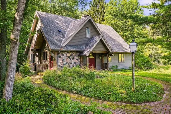 W340N9005 Townline ROAD, Oconomowoc, WI 53066
