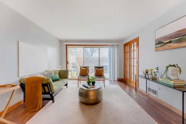 2525 S Shore DRIVE #1D, Milwaukee, WI 53207