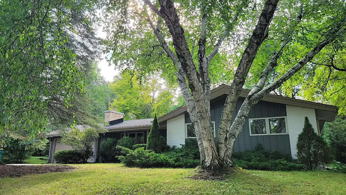 1354 Sylvan WAY, West Bend, WI 53095 - #1