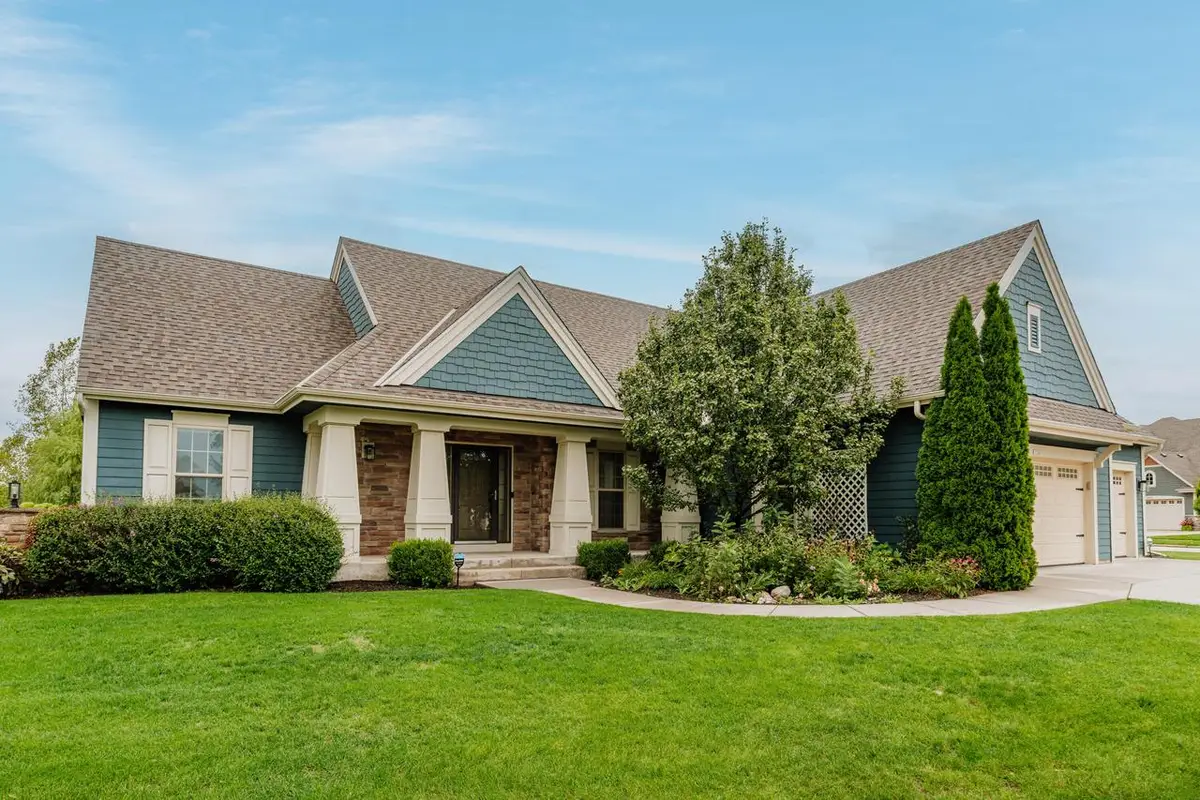 1724 Moccasin TRAIL, Waukesha, WI 53189 - #1
