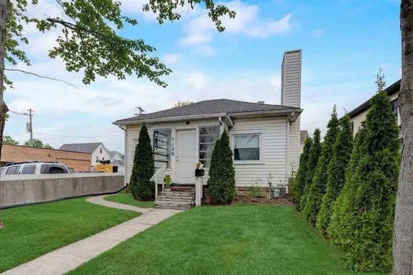 7106 W National AVENUE, West Allis, WI 53214
