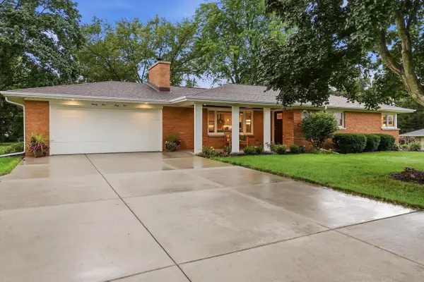 2445 Buena Vista DRIVE, Brookfield, WI 53045