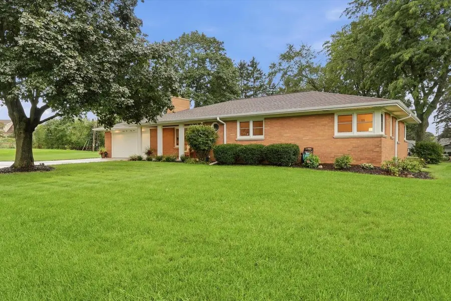 2445 Buena Vista DRIVE, Brookfield, WI 53045 - #3