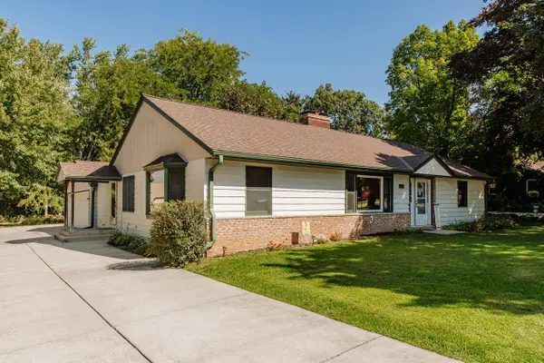 248 E Ottawa AVENUE, Dousman, WI 53118