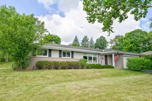 5127 S Menard DRIVE, New Berlin, WI 53151