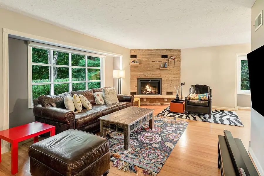 1070 Woodland AVENUE, Elm Grove, WI 53122 - #2