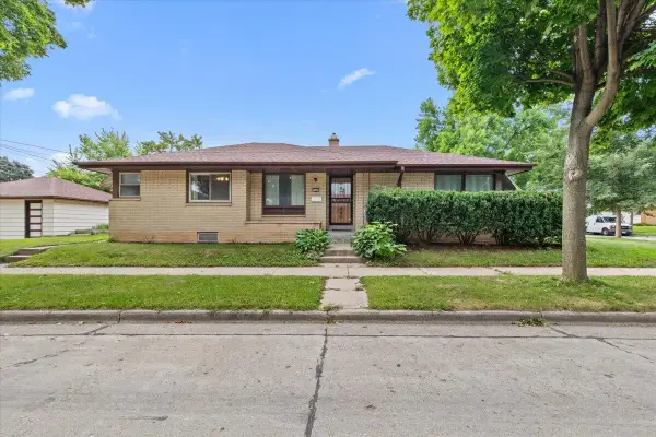 7429 W Glendale AVENUE, Milwaukee, WI 53218
