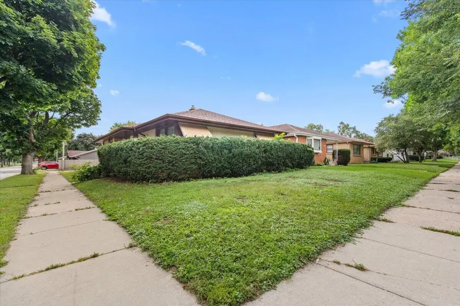 7429 W Glendale AVENUE, Milwaukee, WI 53218 - #2