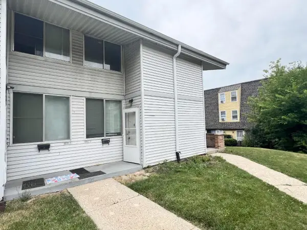 8895 N Swan ROAD #G, Milwaukee, WI 53224