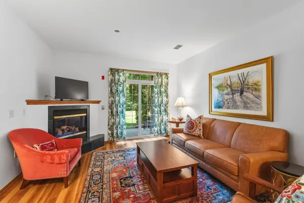 2112 Pine Ridge COURT #F, Grafton, WI 53024