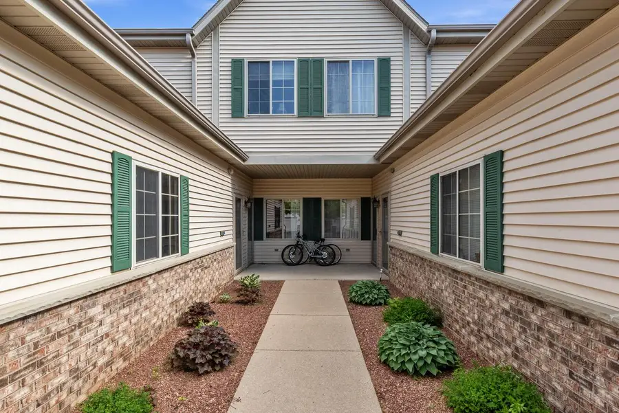 2112 Pine Ridge COURT #F, Grafton, WI 53024 - #3