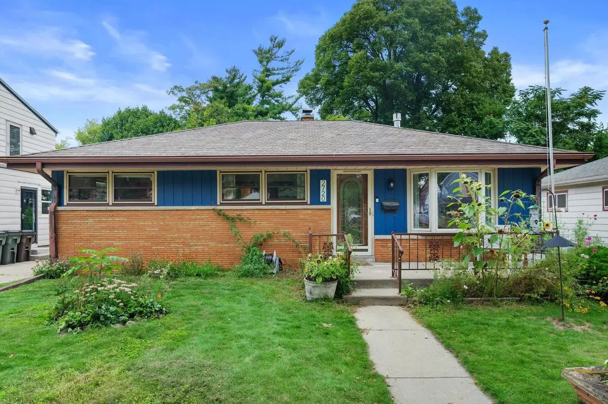 2720 E Elizabeth AVENUE, Saint Francis, WI 53235 - #1