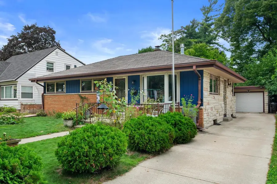 2720 E Elizabeth AVENUE, Saint Francis, WI 53235 - #2