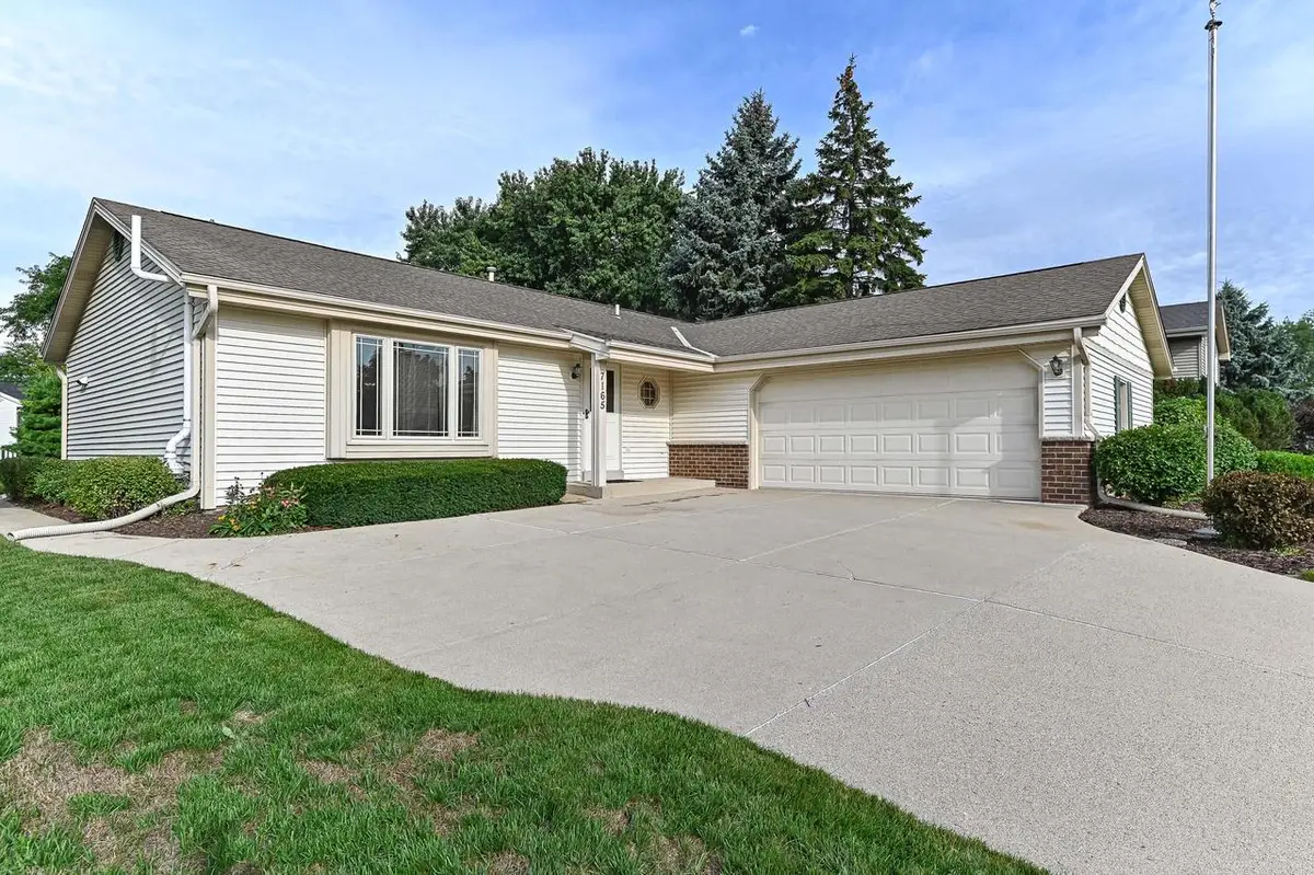 7165 S Tifton DRIVE, Franklin, WI 53132 - #1