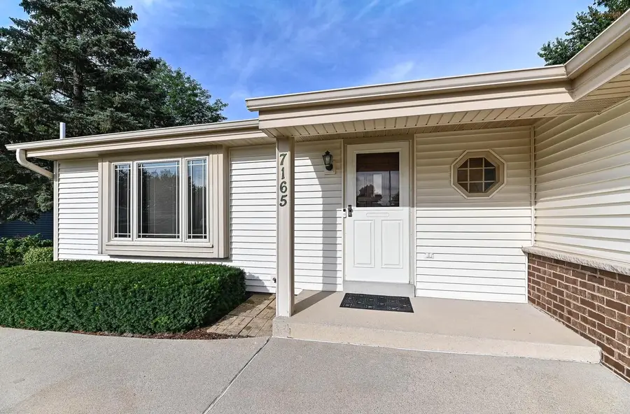 7165 S Tifton DRIVE, Franklin, WI 53132 - #2
