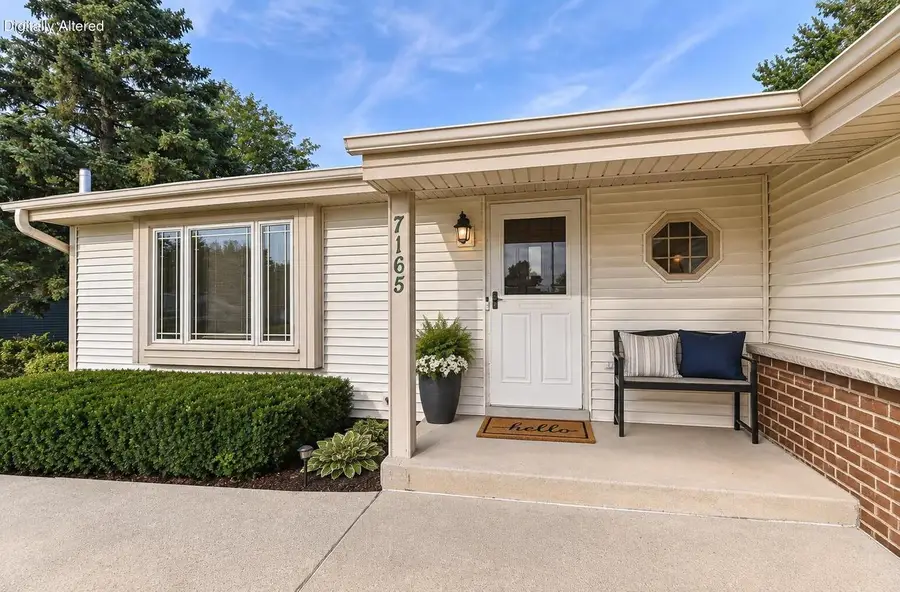 7165 S Tifton DRIVE, Franklin, WI 53132 - #3
