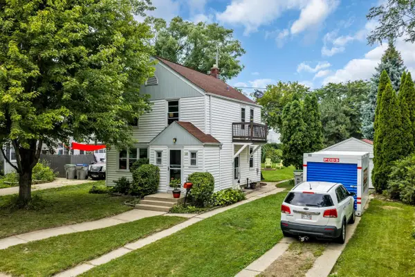 198 E Gauer CIRCLE, Milwaukee, WI 53207