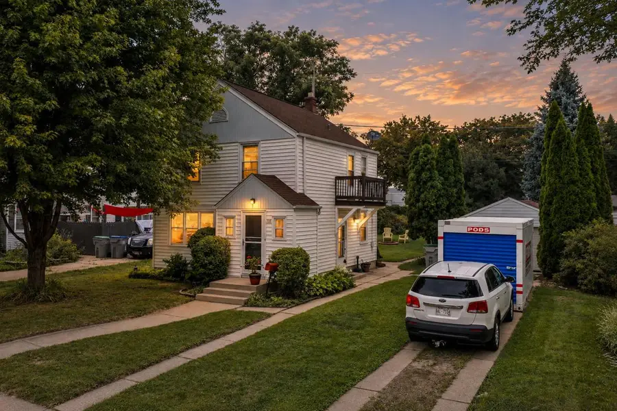 198 E Gauer CIRCLE, Milwaukee, WI 53207 - #2