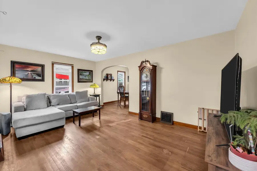 198 E Gauer CIRCLE, Milwaukee, WI 53207 - #3