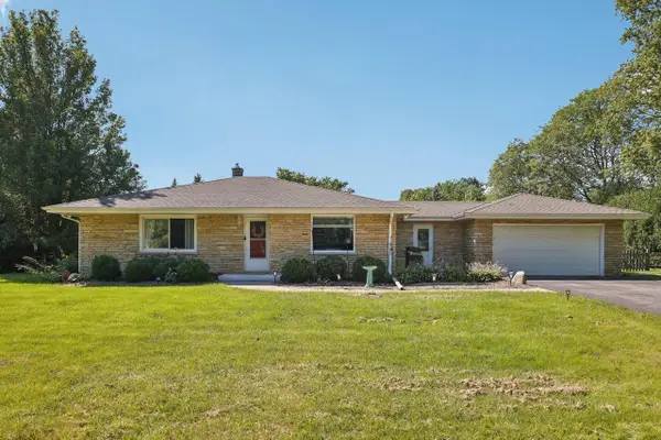 10043 N Greenview DRIVE, Mequon, WI 53092
