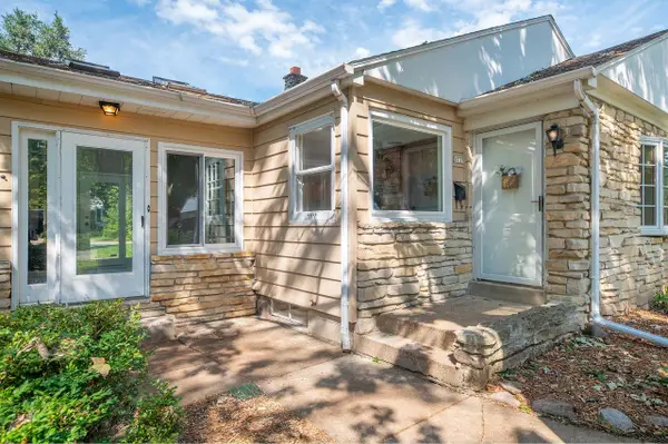 5737 N Sievers PLACE, Glendale, WI 53209