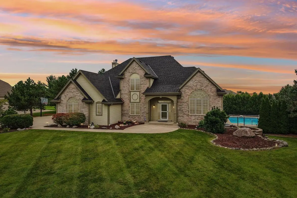 7380 S Cambridge DRIVE, Franklin, WI 53132 - #1