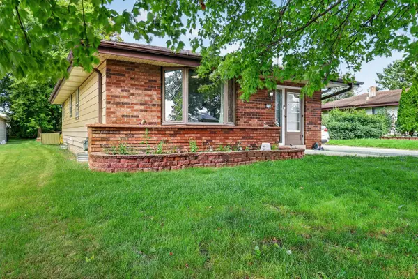 5314 W Allerton AVENUE, Greenfield, WI 53220