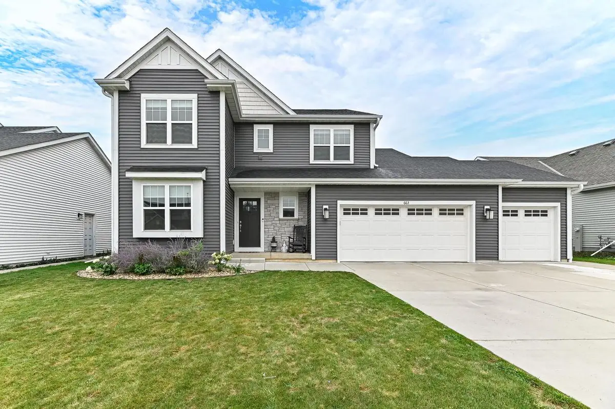 663 East Bluff CIRCLE, Waterford, WI 53185 - #1
