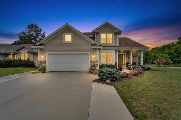 10421 Prairie Crossing DRIVE, Franksville, WI 53126