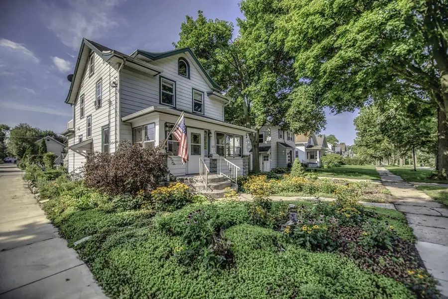 115 W Newhall AVENUE #113, Waukesha, WI 53186 - #2